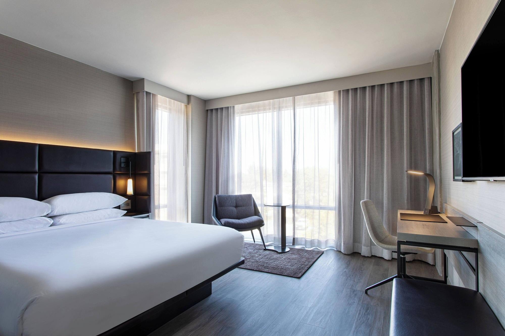 2 Bedrooms, Suite