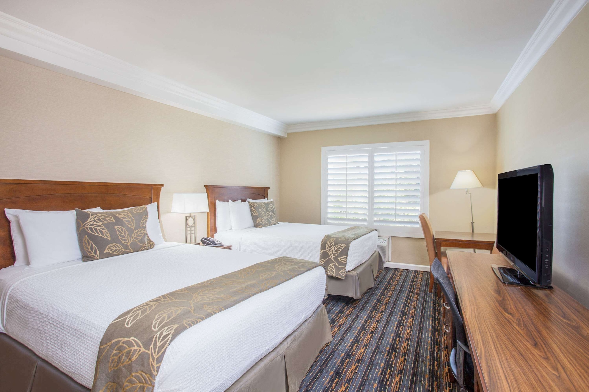 PREMIER, 2 QUEEN BEDS
