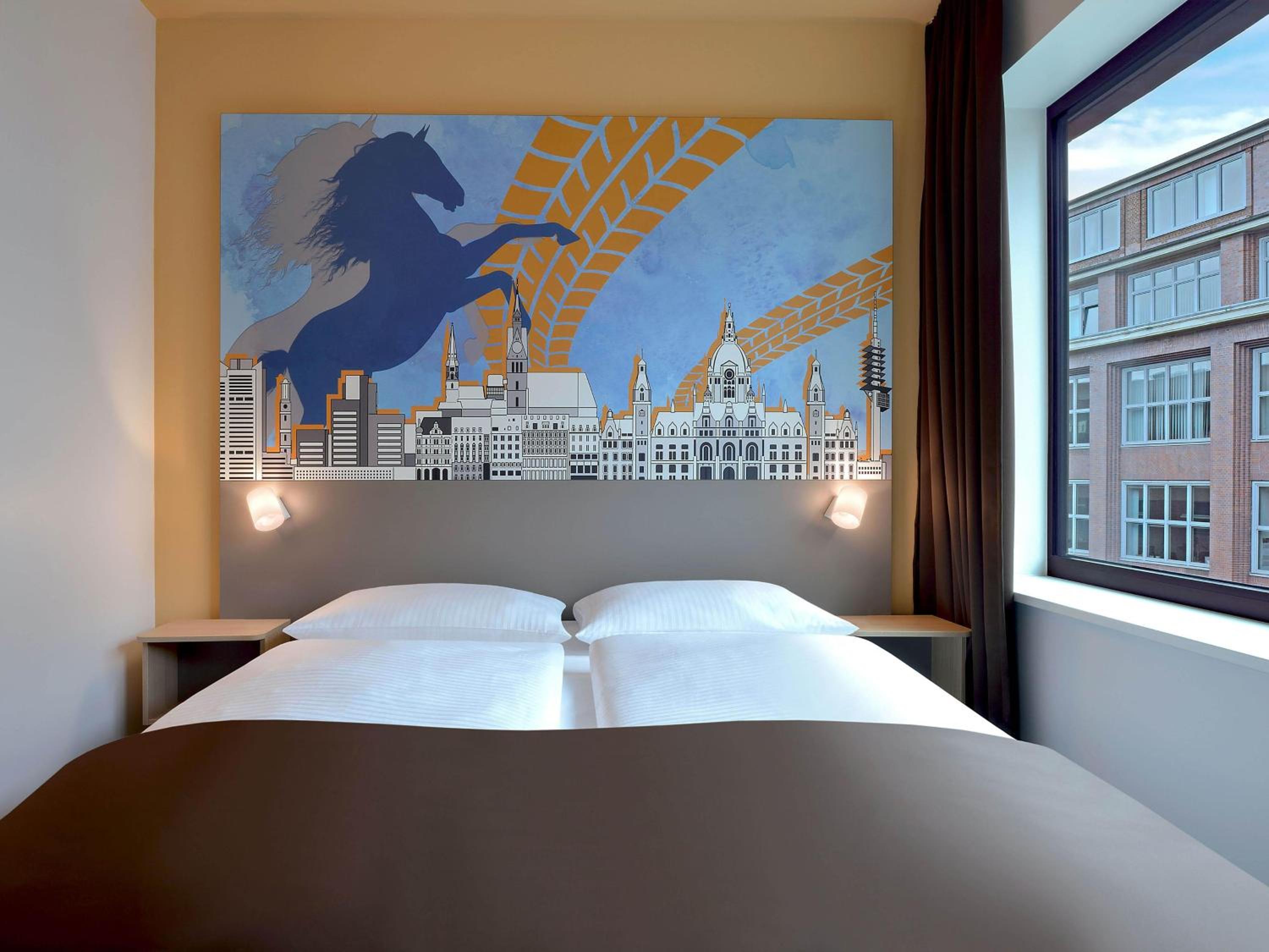 ROOM, DOUBLE BED