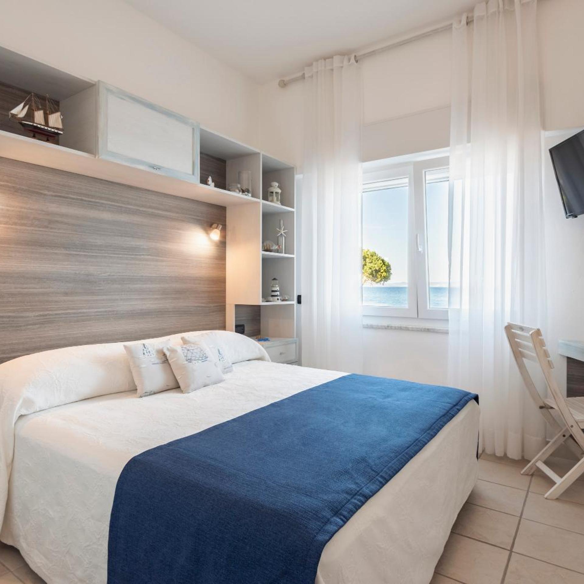 Economy, Double Bed, Sea View