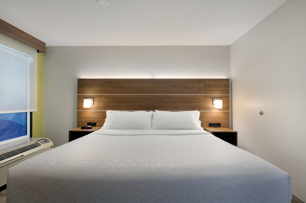 Holiday Inn Express Hotel & Suites Milton East I-10 15/73