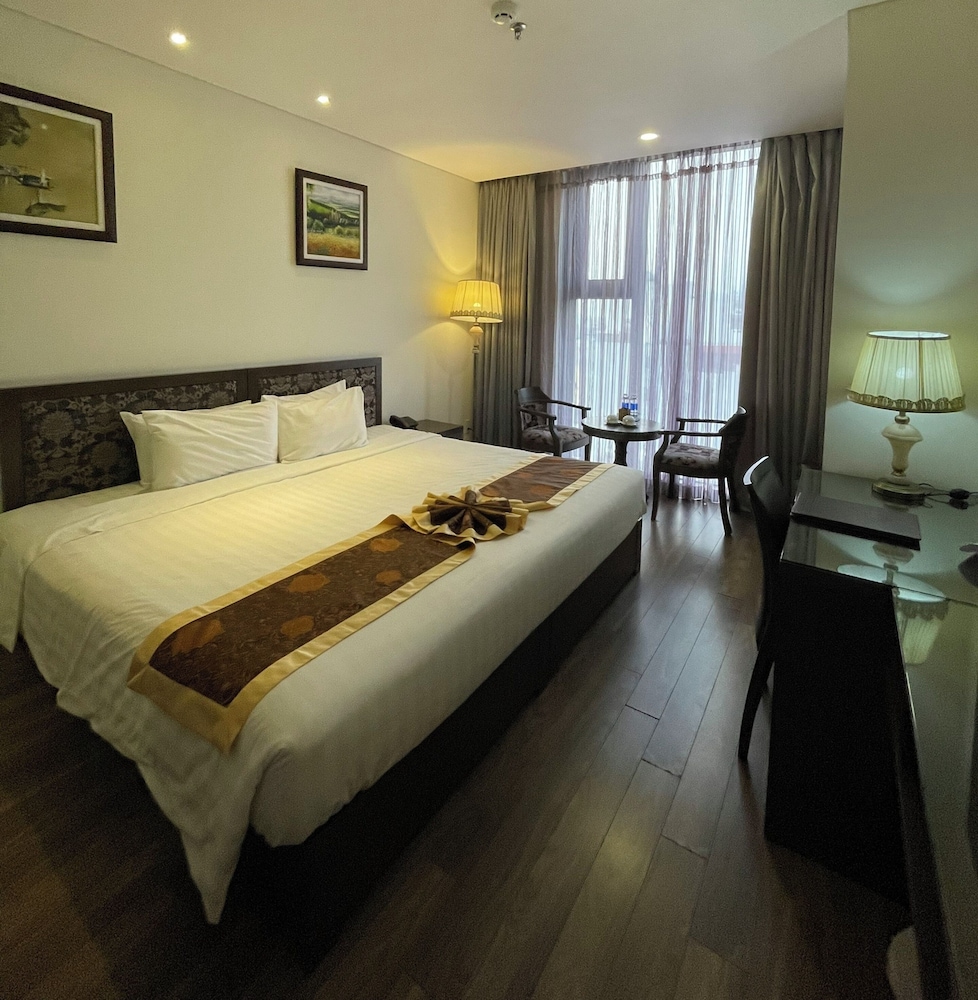 DELUXE, DOUBLE BED, CITY VIEW