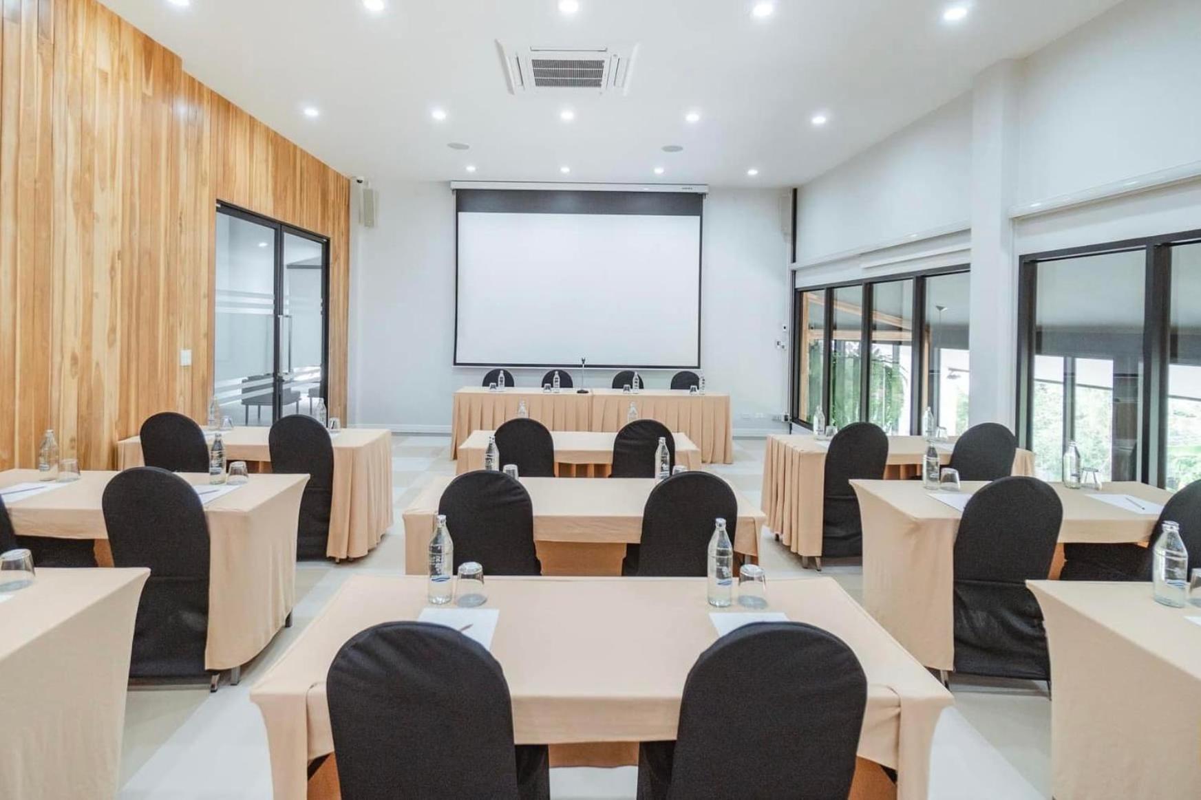 The Pride Hotel Phitsanulok 40/50