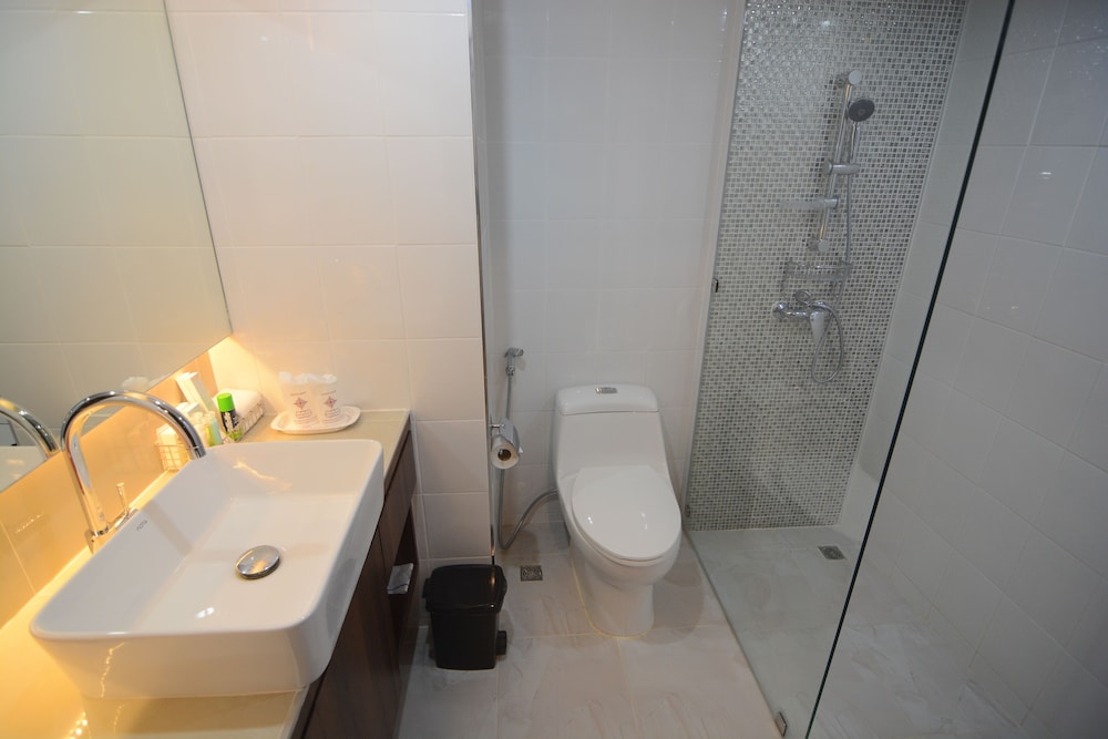 Charoen Hotel 66/71