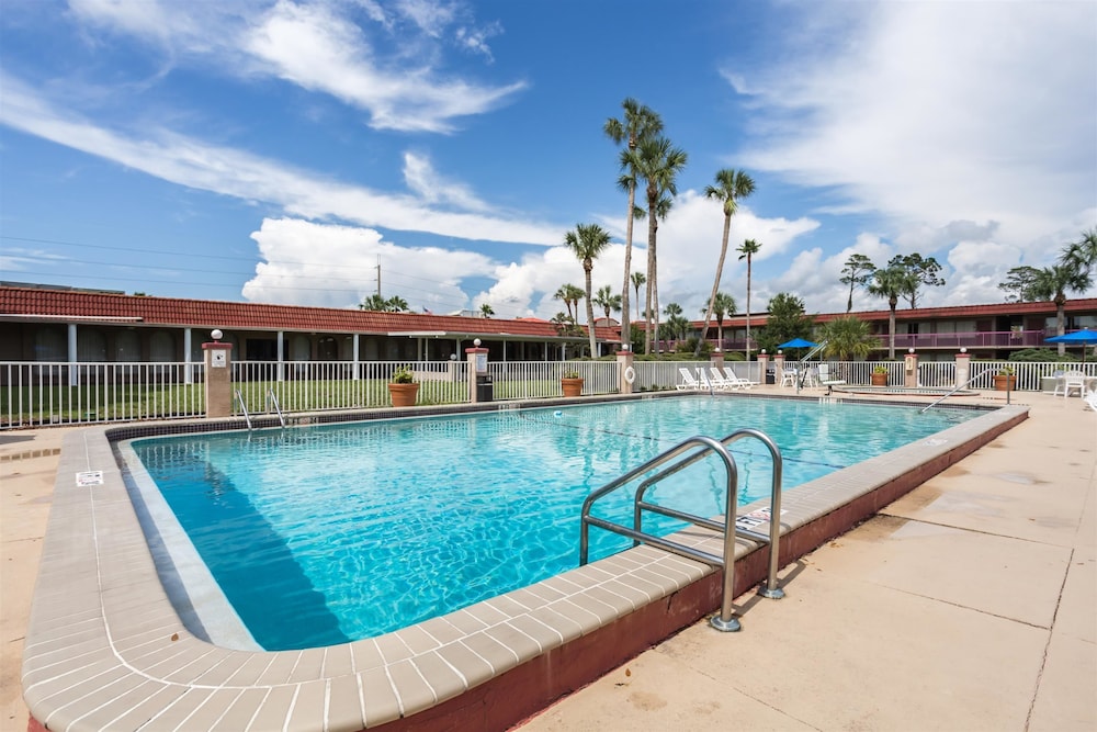 Motel6 Spring Hill, FL - Weeki Wachee 40/64