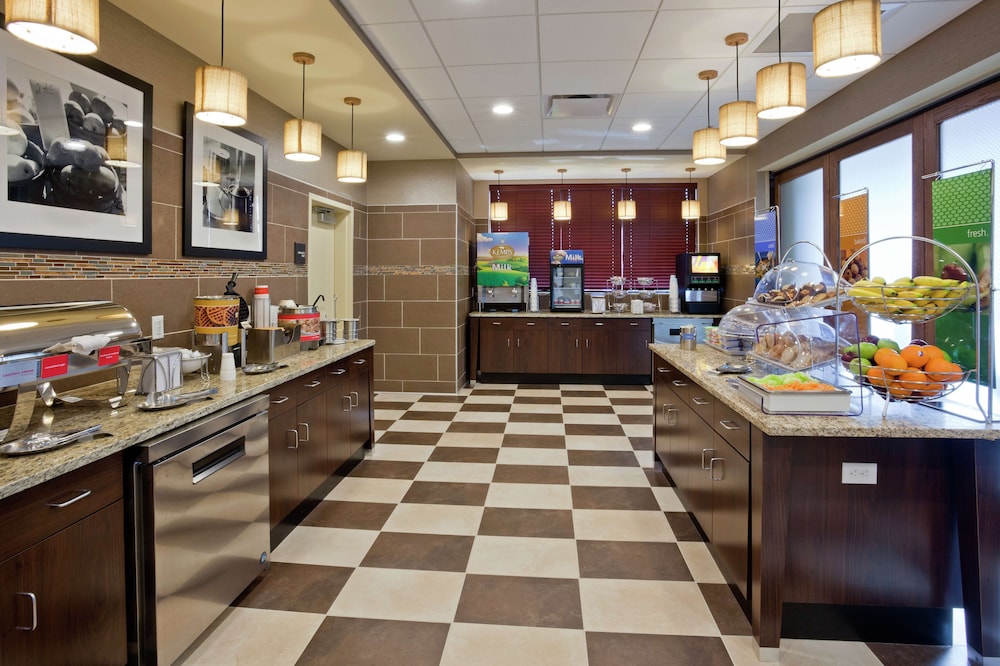 Hampton Inn & Suites Minneapolis/West-Minnetonka 19/25