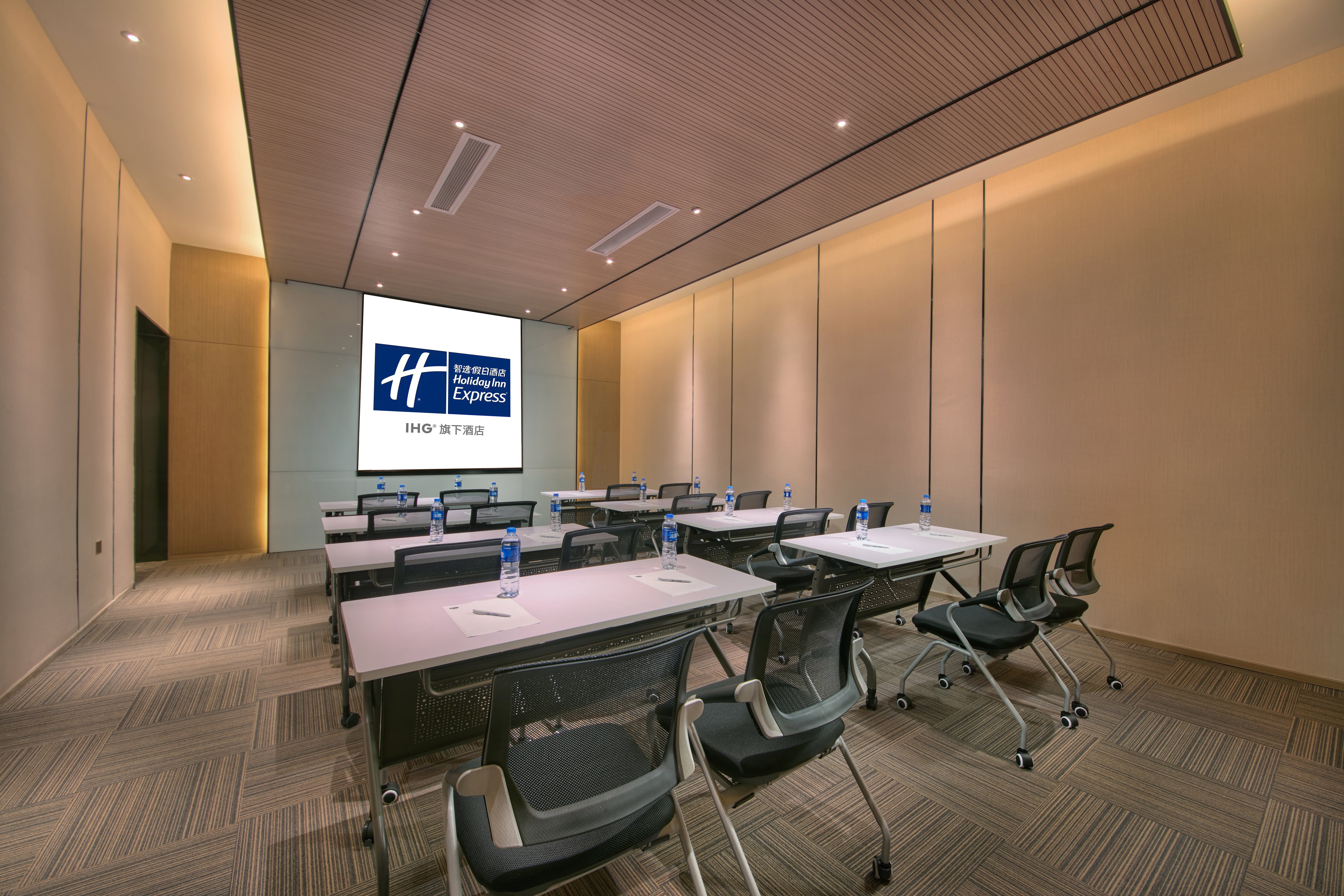 HOLIDAY INN EXPRESS HANGZHOU EAST STATION 36/45