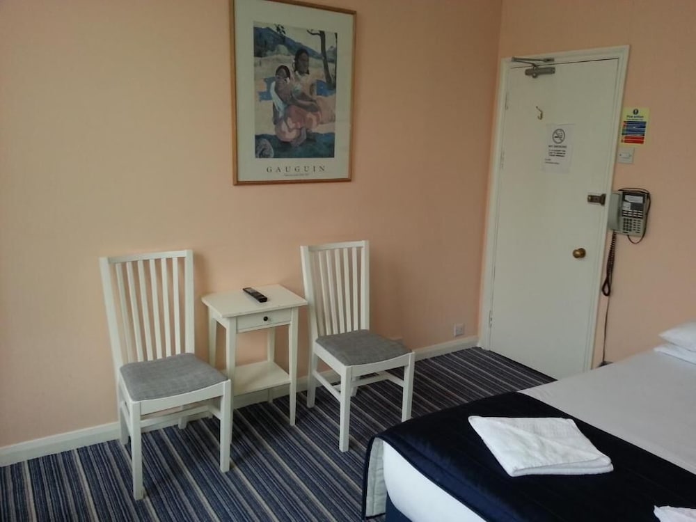 Manor Hotel 37/58