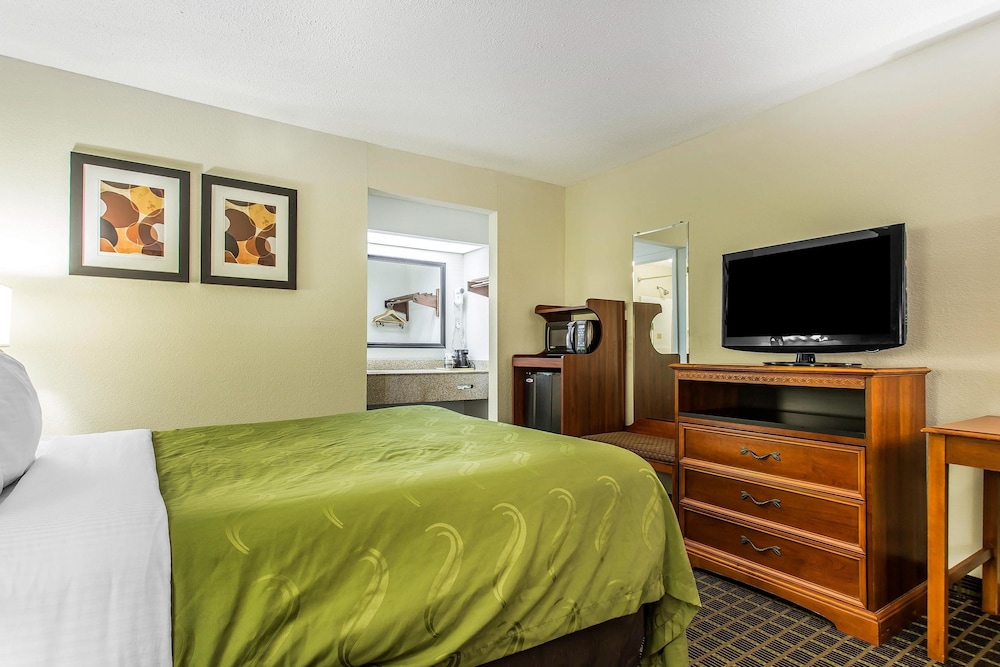 Quality Inn & Suites Orangeburg 22/32