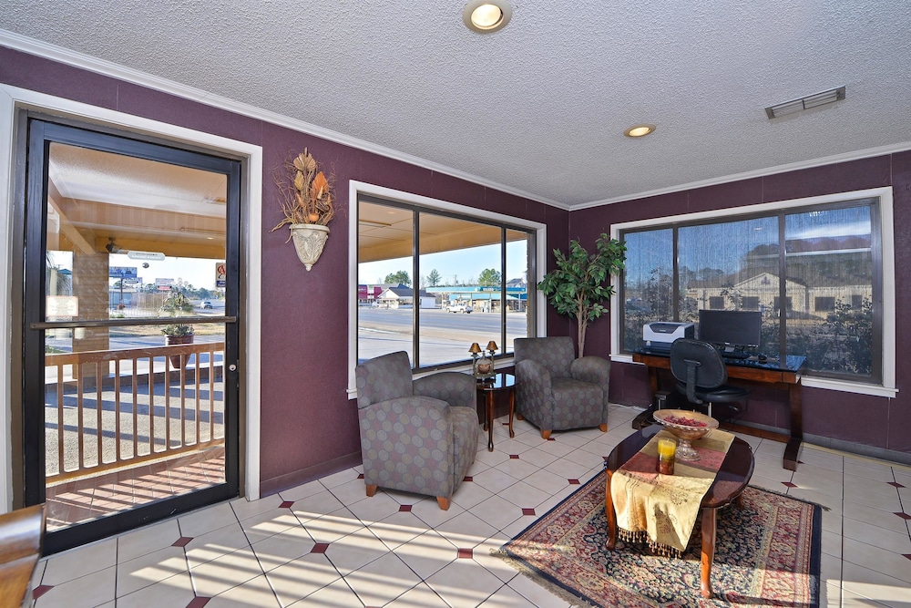 Xecutive Inn and Suites 24/37