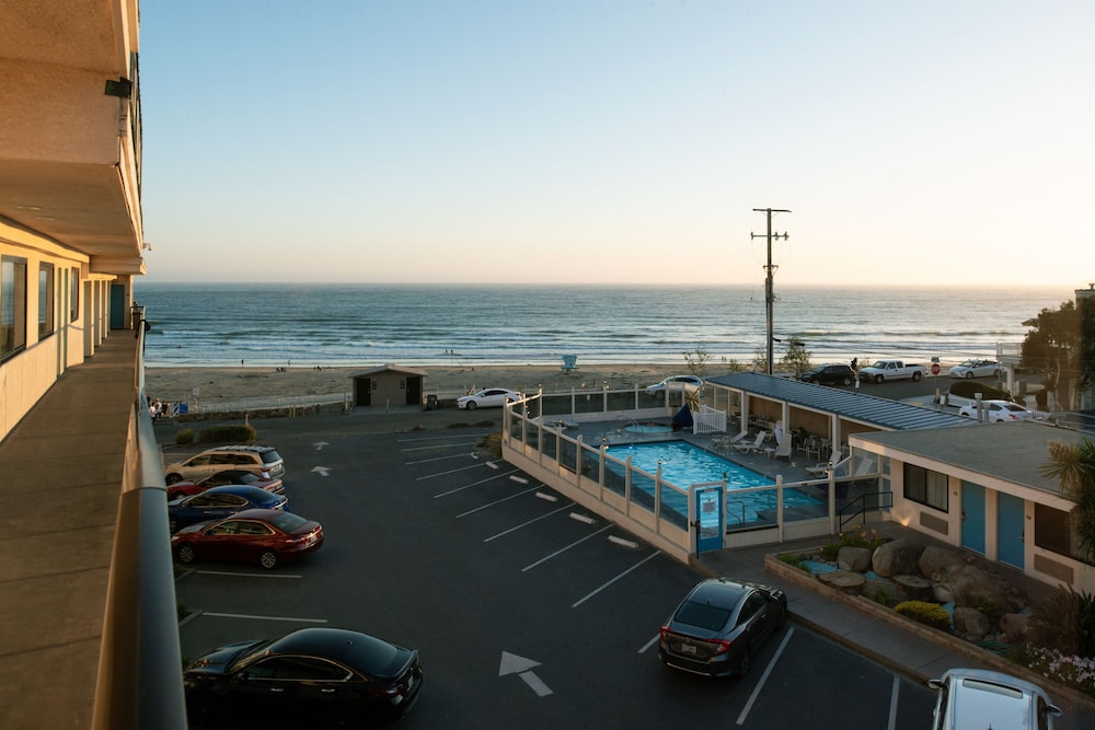 Edgewater Inn And Suites 72/76