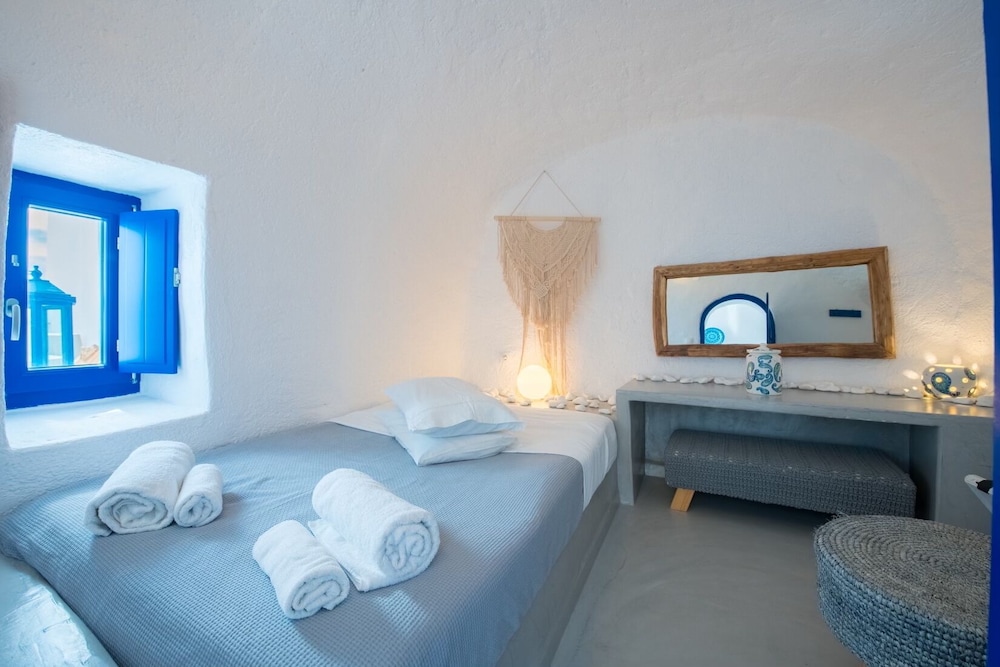 VILLA, KING AND TWIN BEDS, SEA VIEW