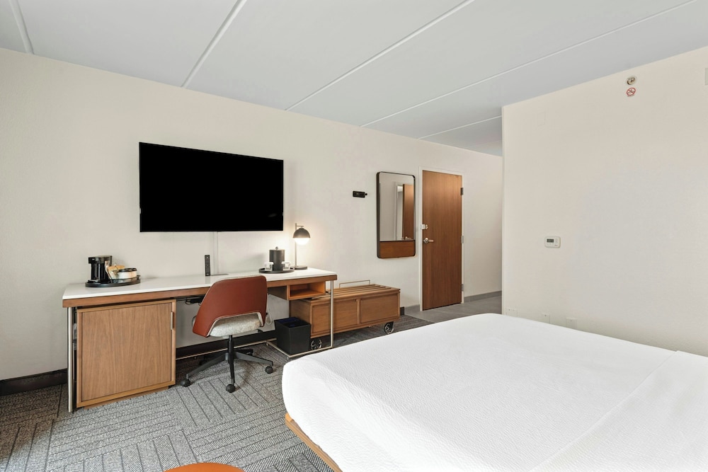غرفة بسرير كينج مع أريكة لذوي الإعاقة، Courtyard By Marriott Columbus 6/10