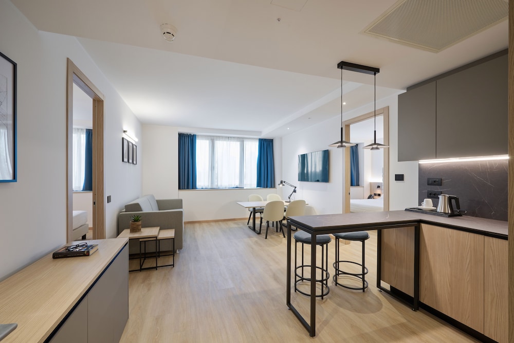 STANDARD HOTEL RAFFAELLO 10/25