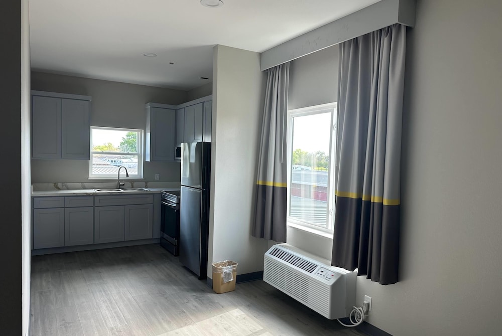 Super 8 by Wyndham Baytown 10/20