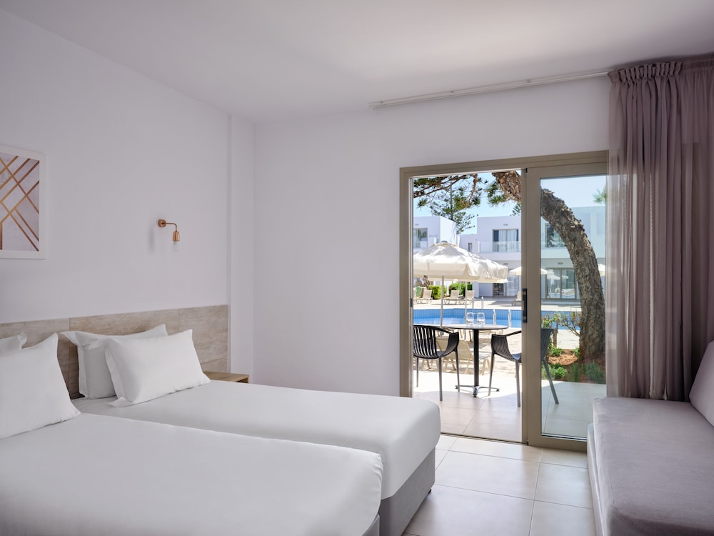 ROOM, DOUBLE OR TWIN BED, POOL VIEW