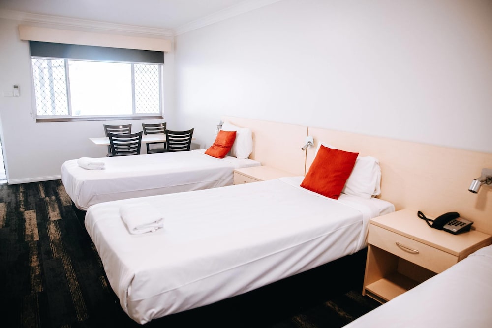 Family, Suite, 1 Queen and 3 Single Beds