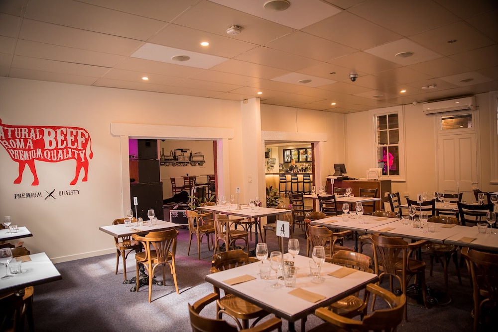 Queens Arms Hotel 28/41