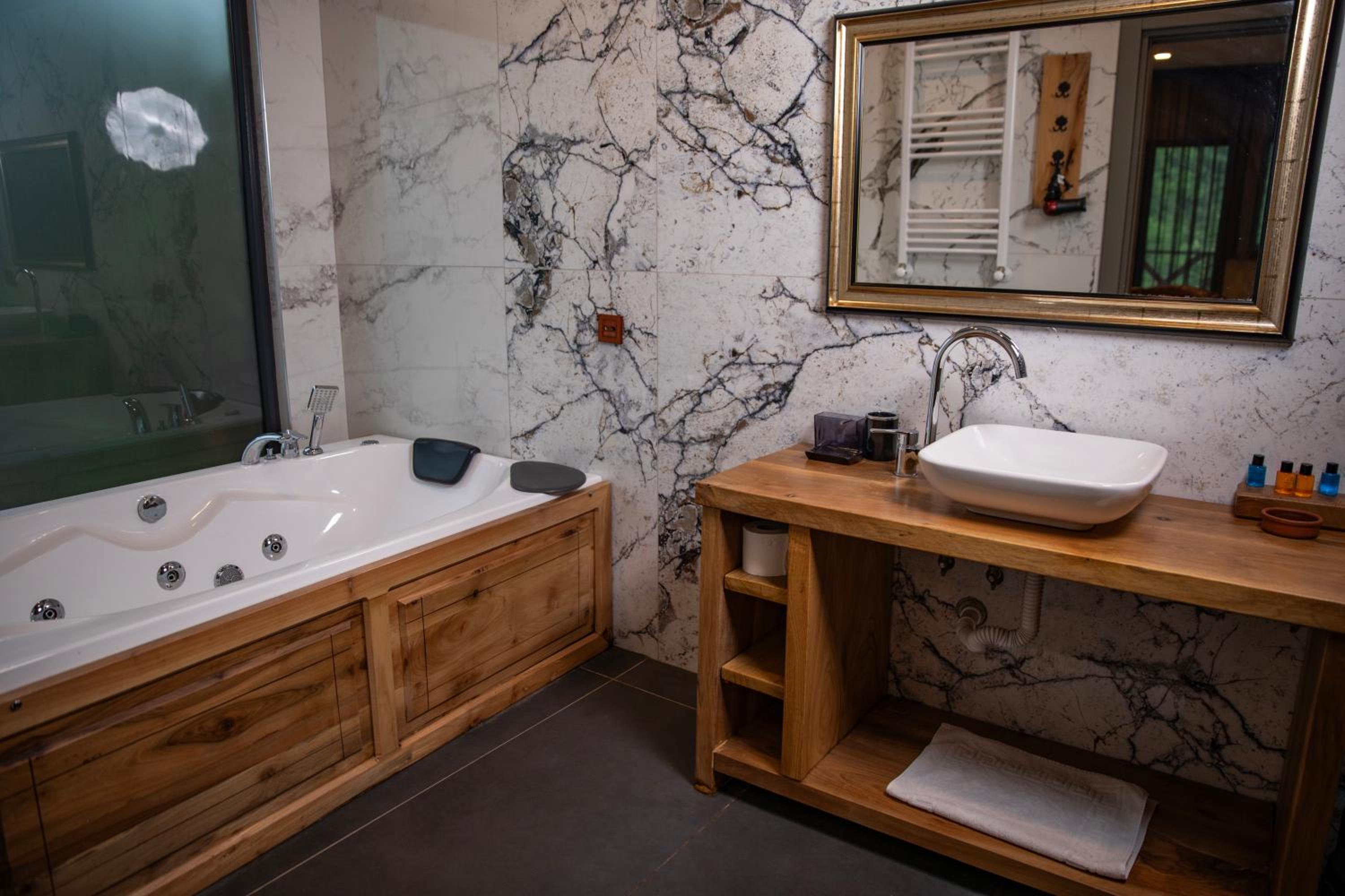 Presidential, Suite, The Canyon Hotel & Resort 2/2