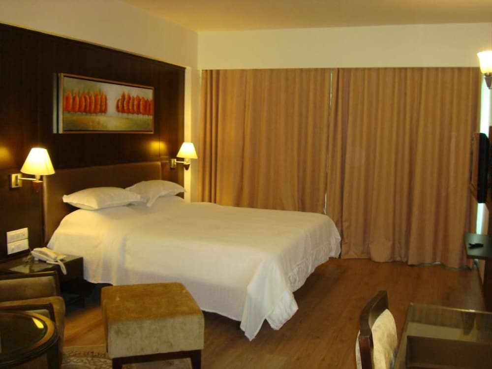 THE PRESIDENT A BOUTIQUE HOTEL 22/36