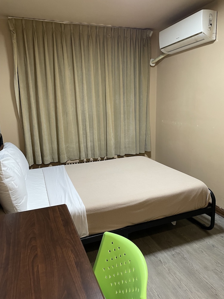 Chinatown Hotel 9/38