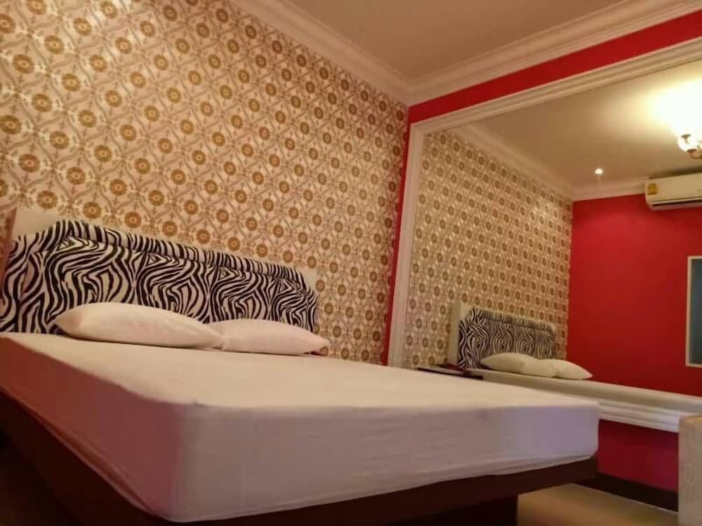 Honey Inn Hotel 8/50