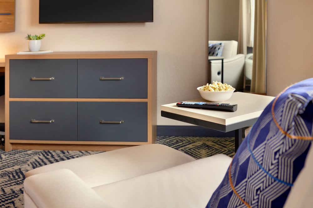 Candlewood Suites Asheville Downtown 27/81