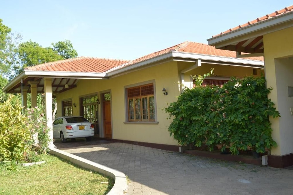 The Lake View Bungalow Yala 5/50