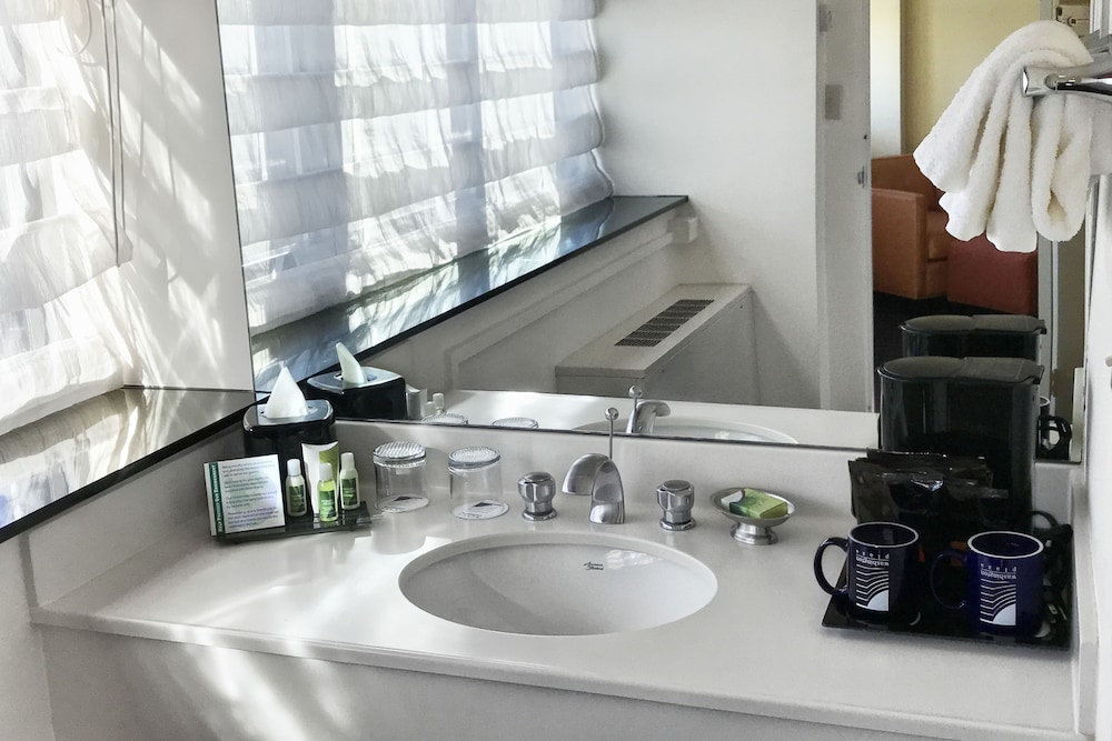 PREMIER, KING BED, BALCONY