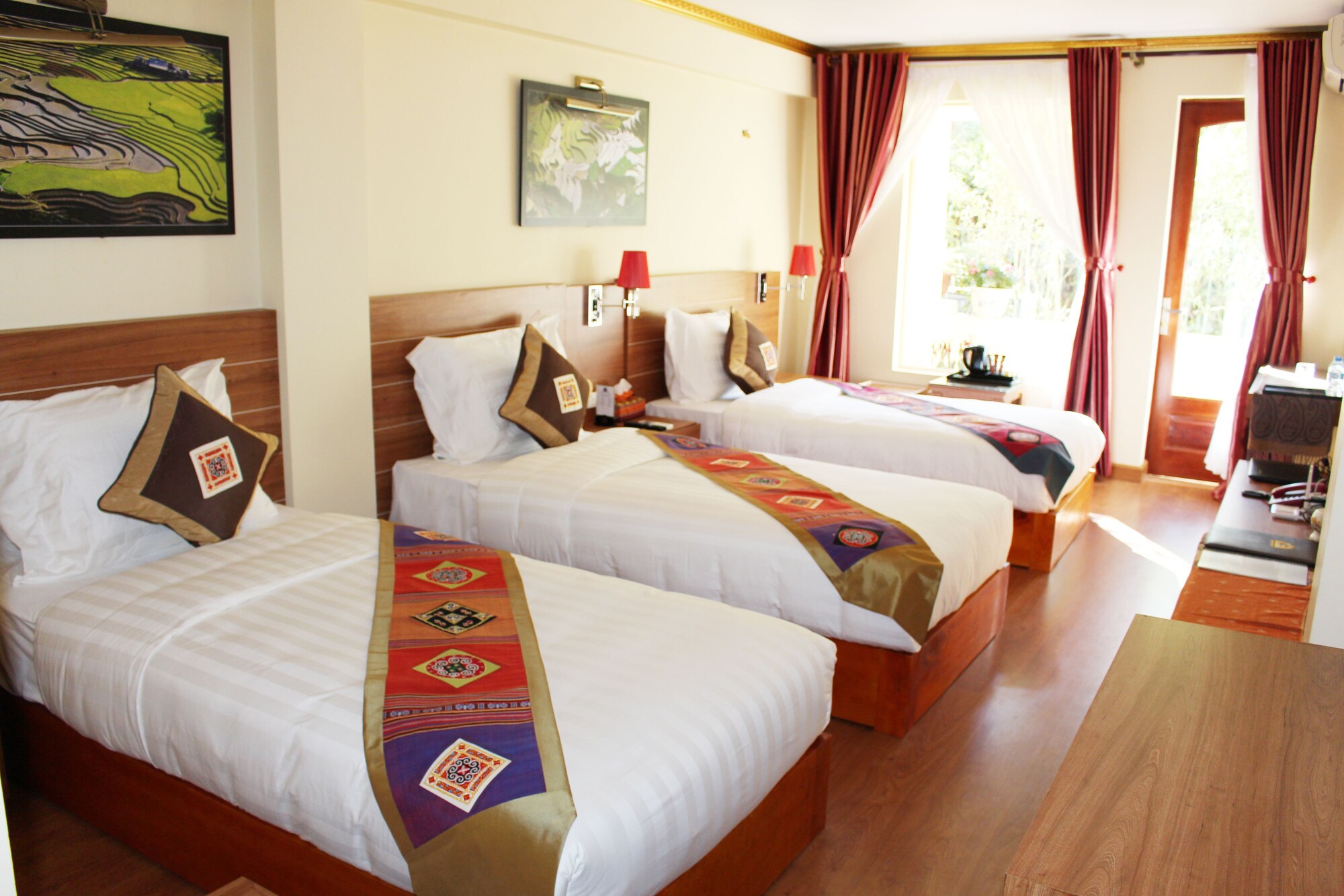 DELUXE, TRIPLE, 3 BEDS, GARDEN VIEW
