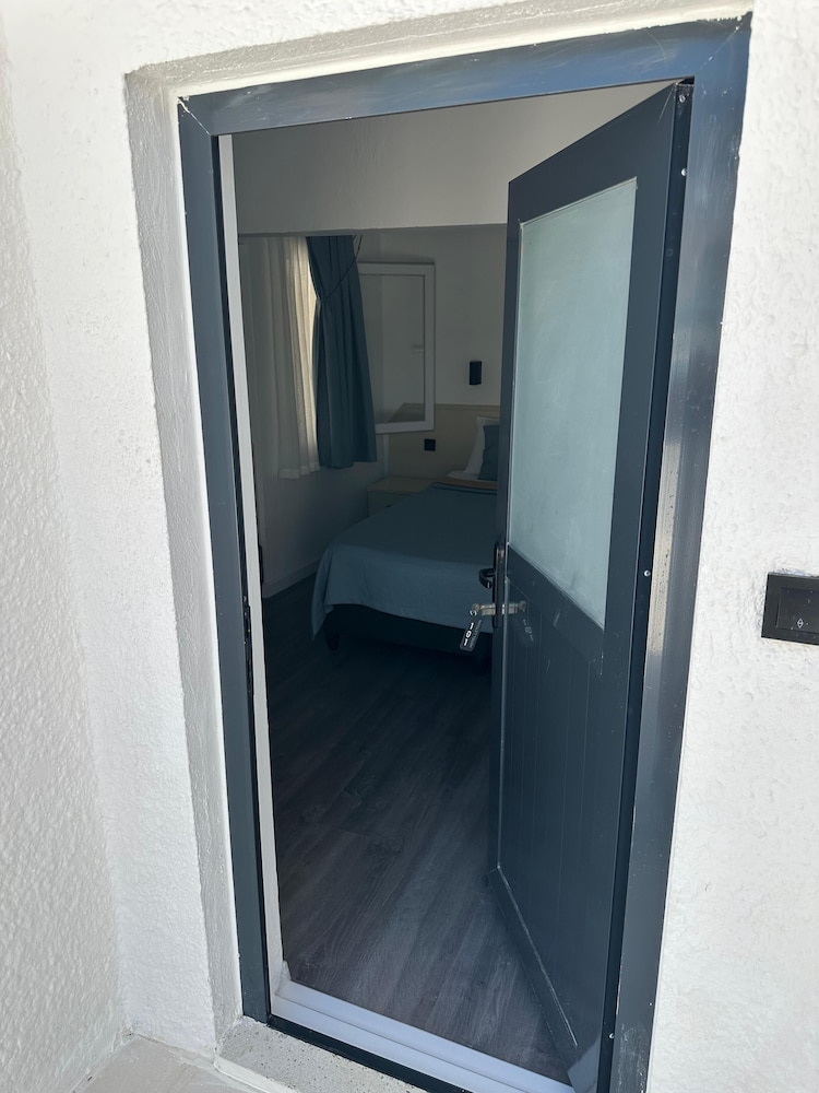 HOTEL LETOON 33/50