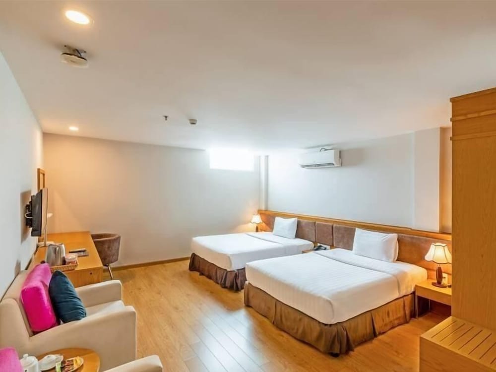 DELUXE, TWIN BEDS
