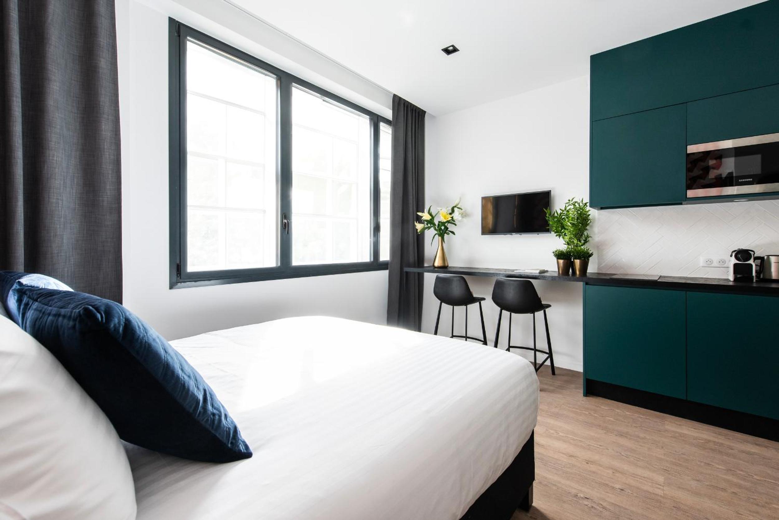 Medium, Studio, Kitchen, Accessible