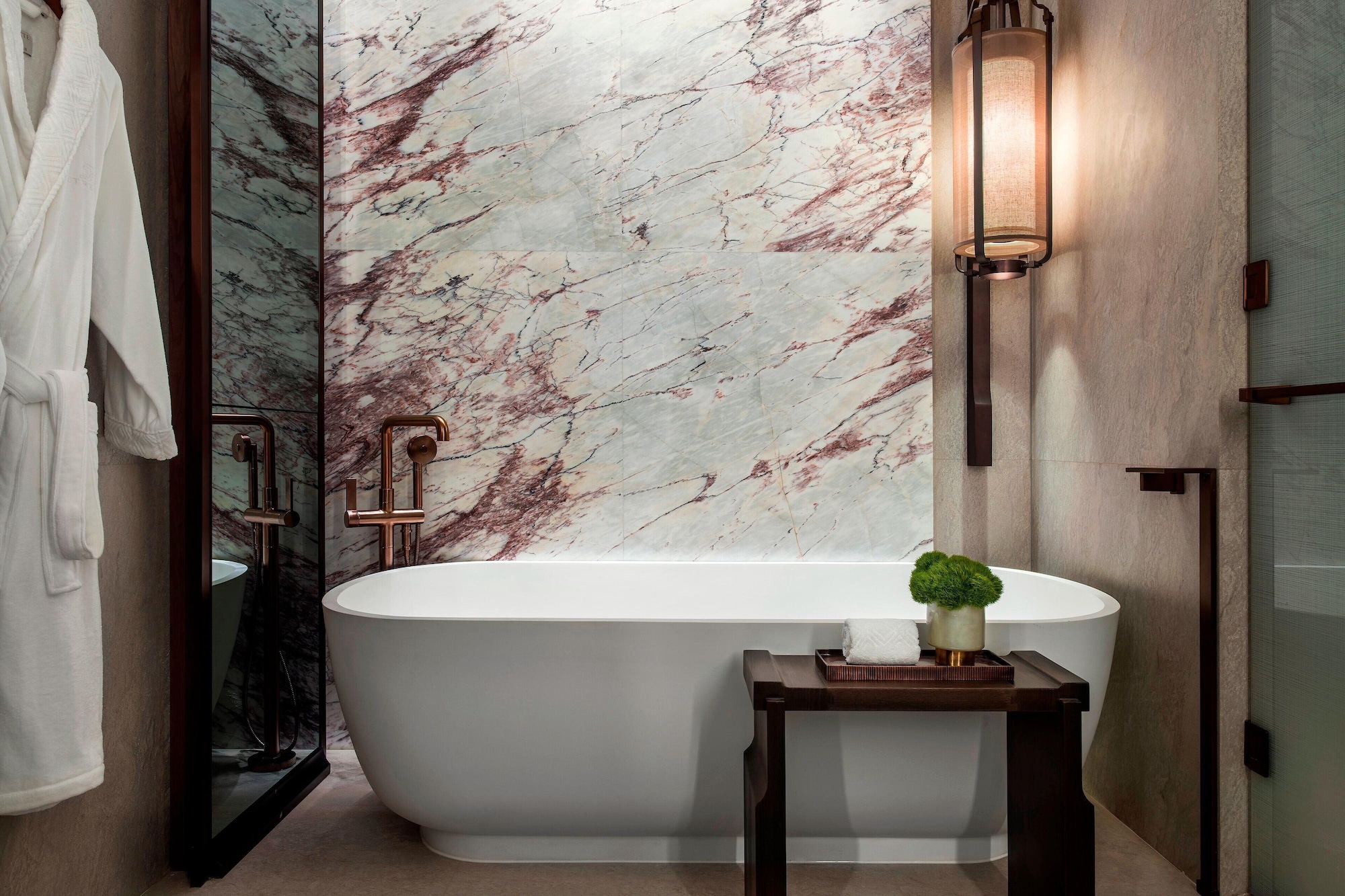غرفة ركنية بسرير كينج بإطلالة على المرفأ، The St. Regis Hong Kong 2/2