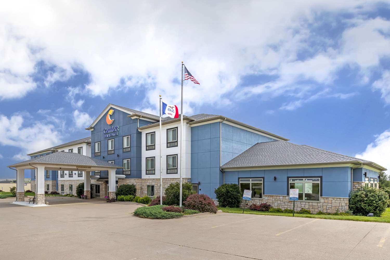 Comfort Inn & Suites Grinnell near I-80 4/32