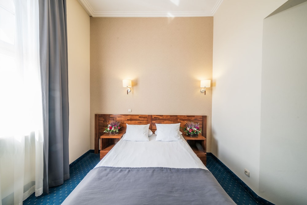 Hotel Piast 10/50