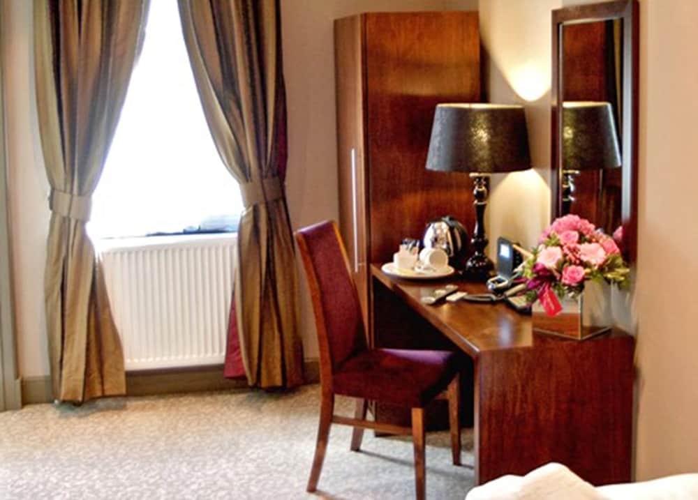 Lynnhurst Hotel 45/51