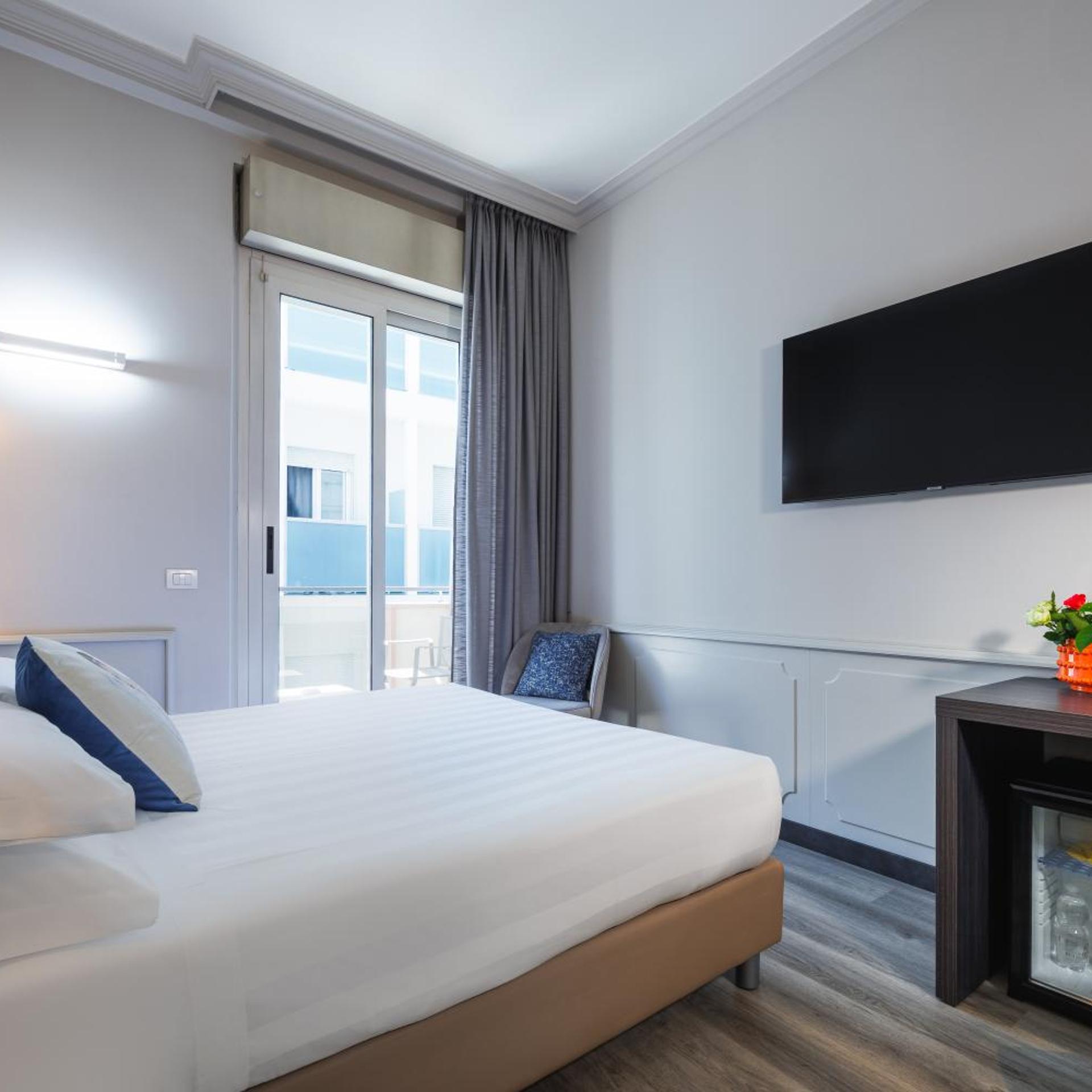 Standard, Double Bed, Lateral Side Sea View