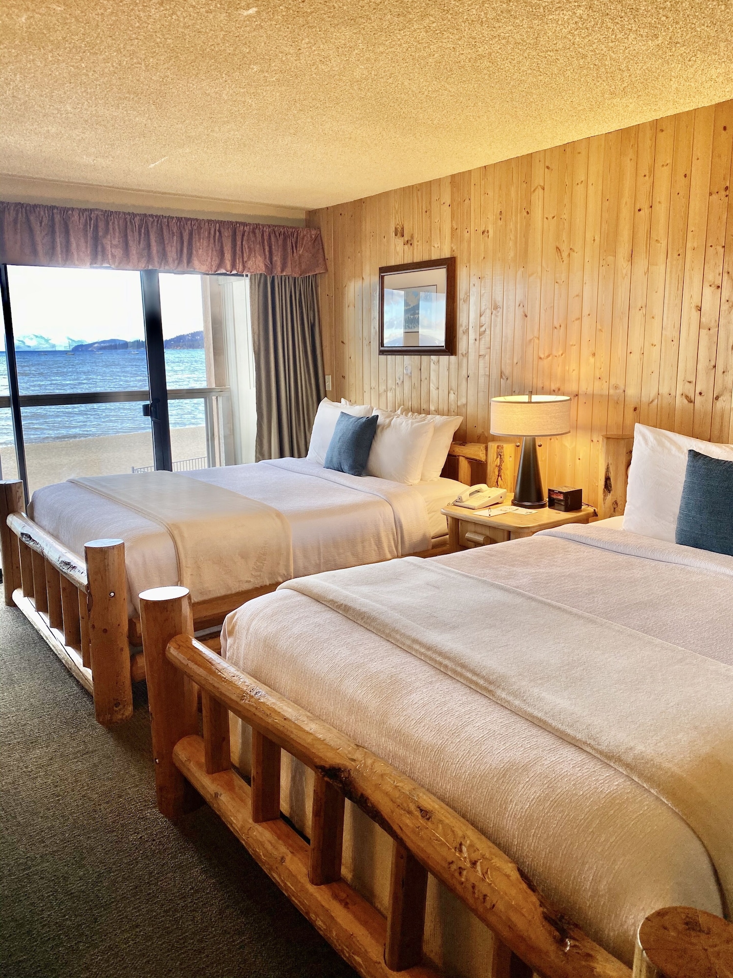 DELUXE, 2 QUEEN BEDS, LAKE VIEW, KITCHEN