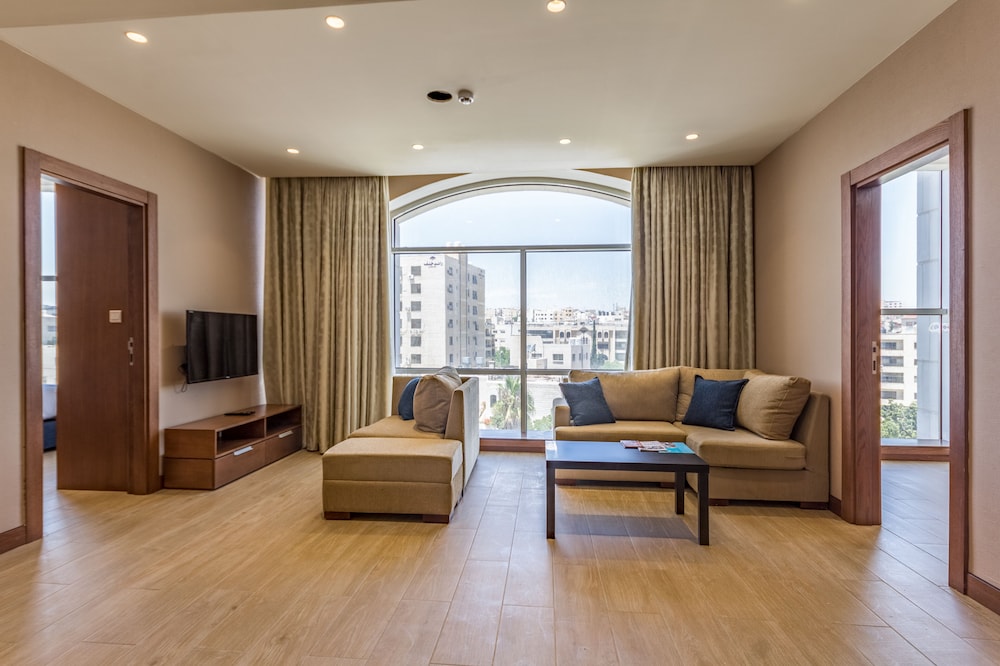 7th Star Hotel Suites 13/28