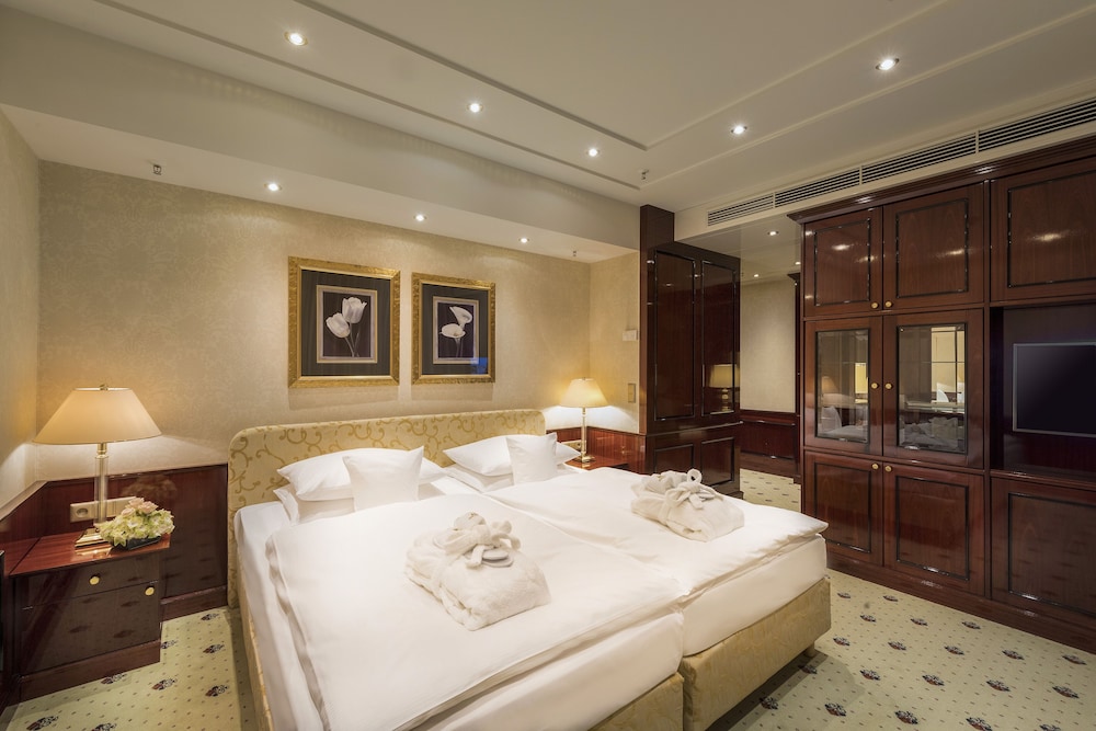 1 Bedroom, Ambassador, Club, Suite