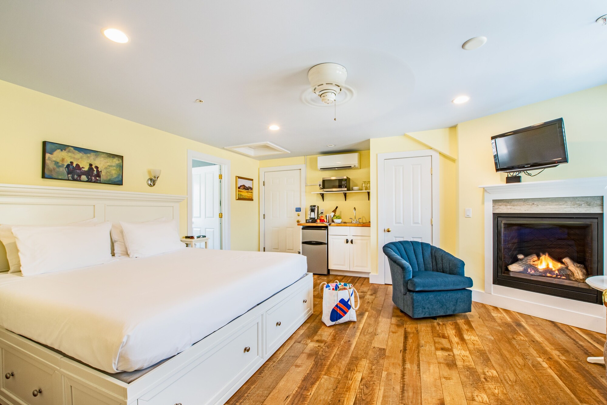 Waves, Penthouse, King Bed