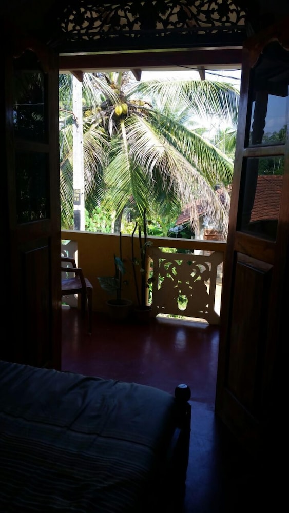 Srilusa Home Stay Hikkaduwa 10/19