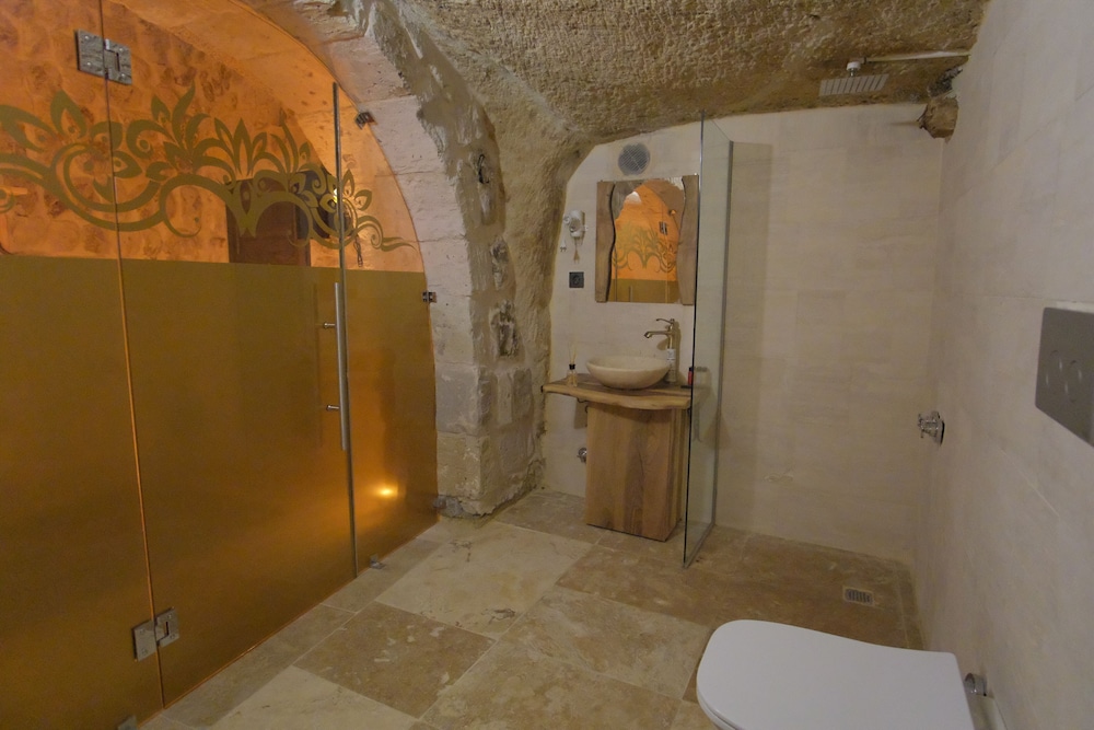 Euphoria Cave House 6/50