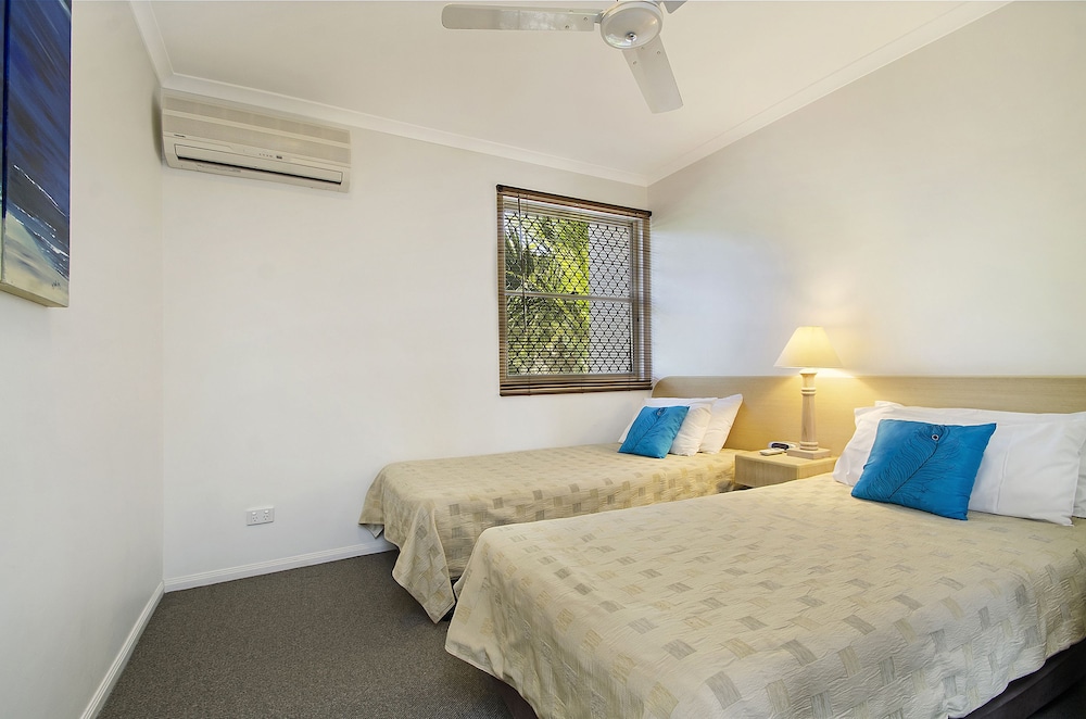 3 Bedrooms, Villa, Apartment, 1 Queen and 4 Single Beds, Water Front, Kitchen