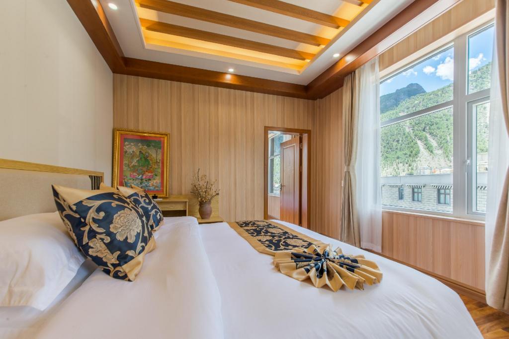 Minyoun Rezen Retreat Yading Daocheng 4/39