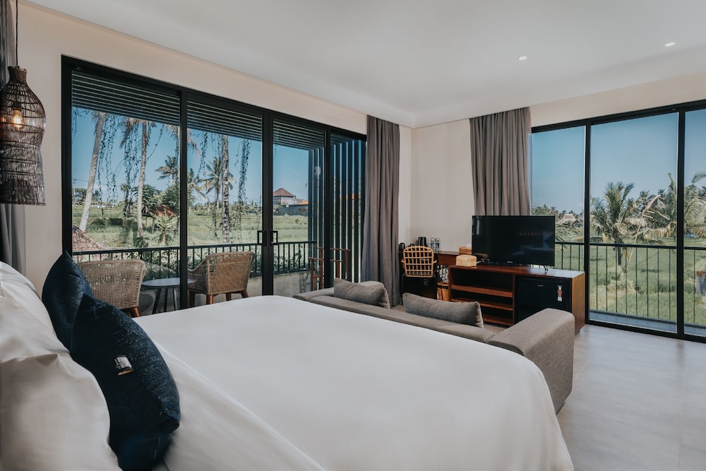 DELUXE, SUITE, BALCONY