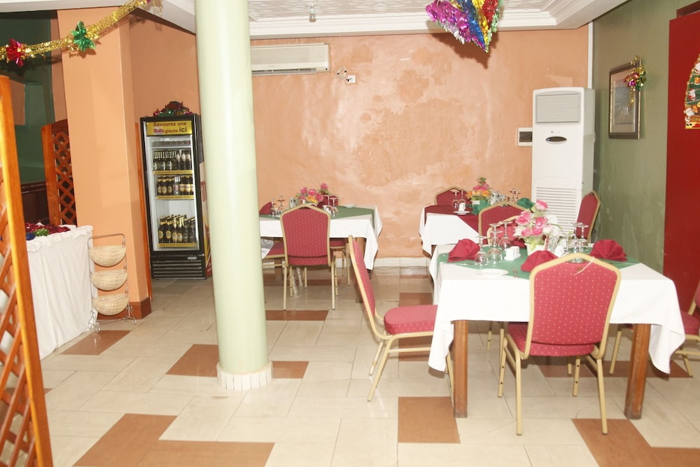 Hotel Le Chateau 10/19