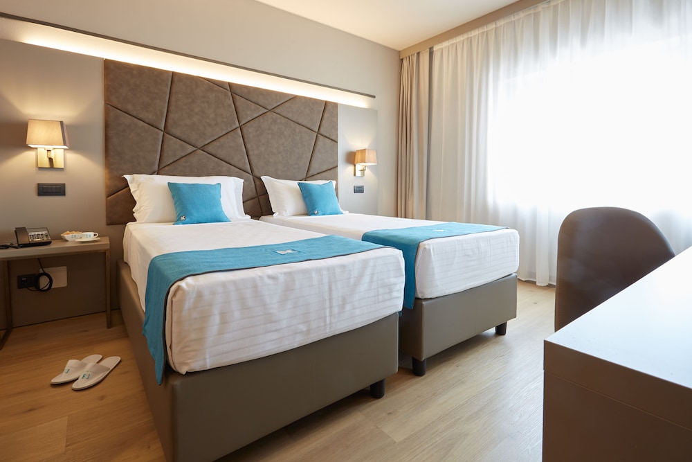 DC Hotel International 24/64