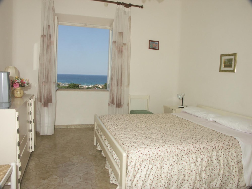 Hotel Villa Mena 29/50